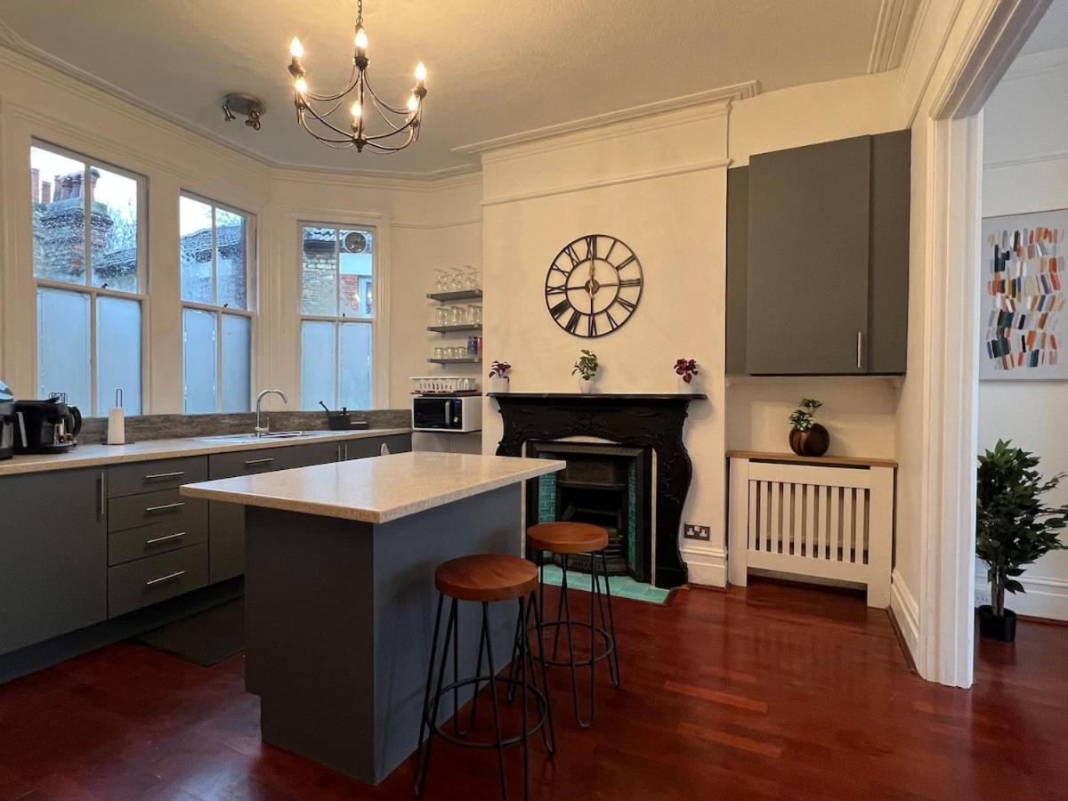 2 Bedroom Luxury Flat In Centre Of Muswell Hill *