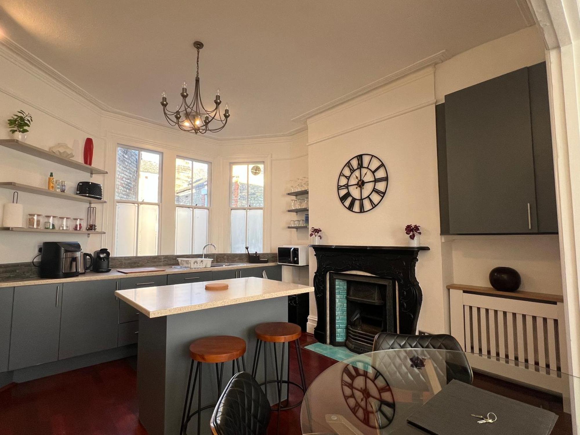 2 Bedroom Luxury Flat In Centre Of Muswell Hill *